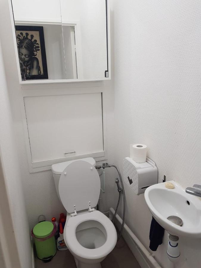 Pretty And Neat Bedroom In My Cosy Appartment. Puteaux Exterior photo